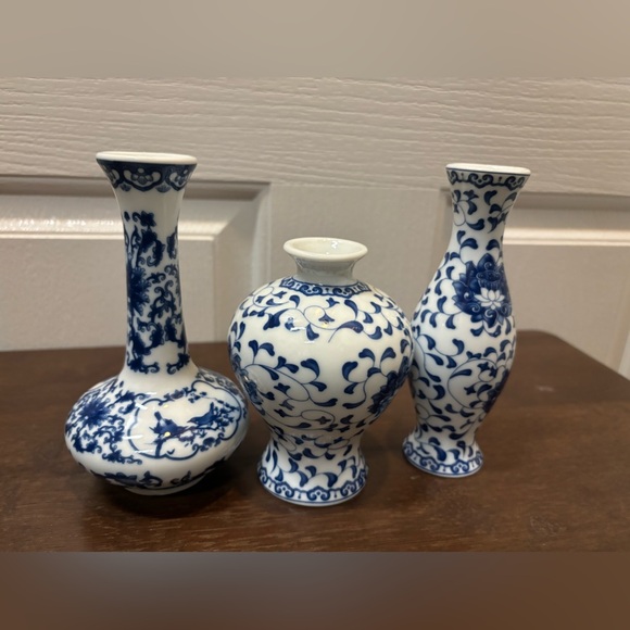 3 Japanese Blue & White Porcelain Bud Vases, Small Vases. - Picture 9 of 12